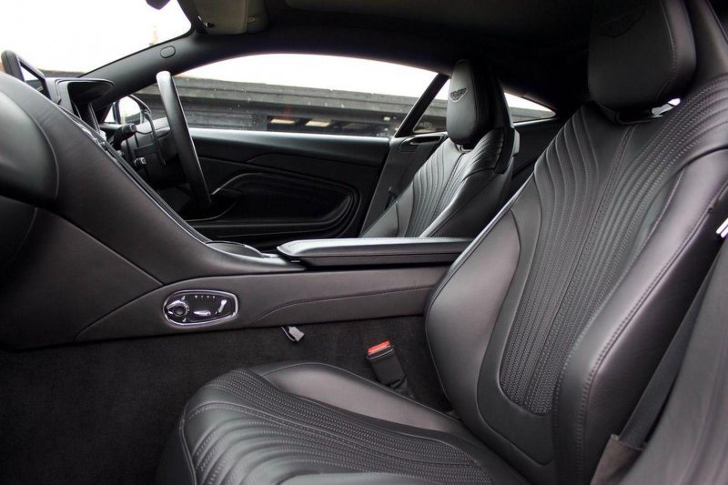 ASTON MARTIN DB11