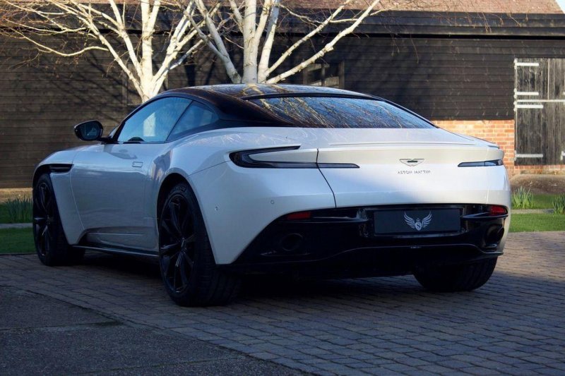 ASTON MARTIN DB11