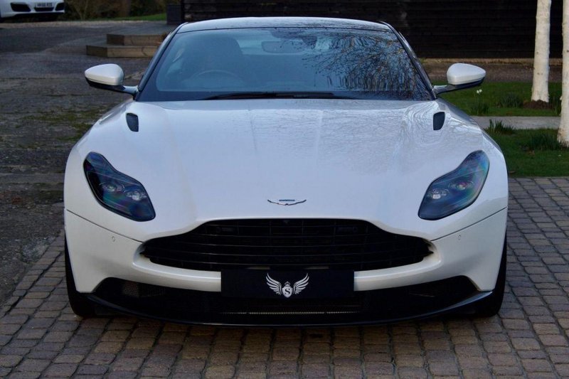 ASTON MARTIN DB11