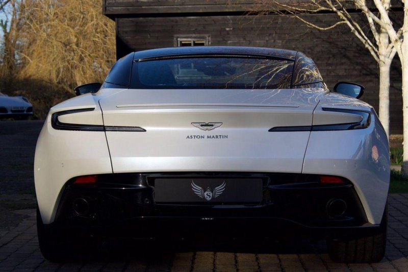 ASTON MARTIN DB11
