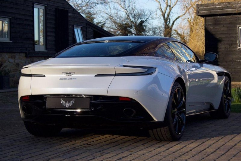 ASTON MARTIN DB11