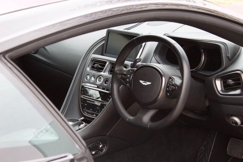 ASTON MARTIN DB11