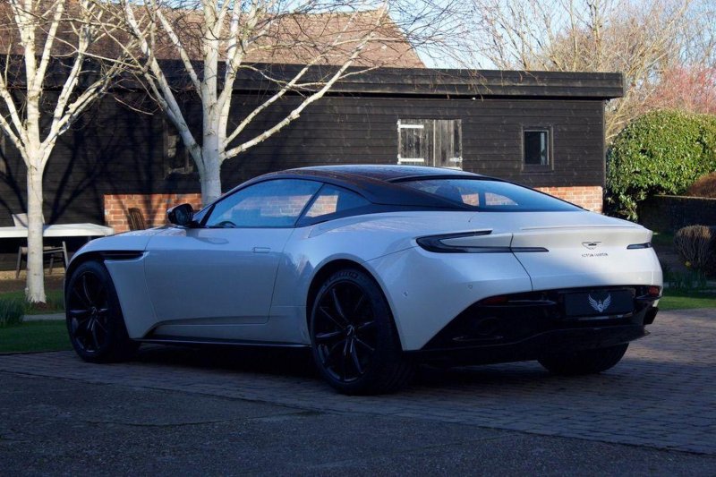 ASTON MARTIN DB11