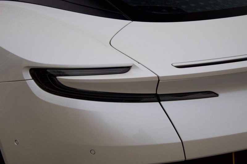 ASTON MARTIN DB11