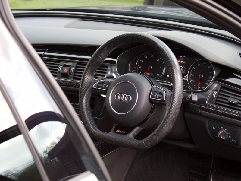 AUDI RS6