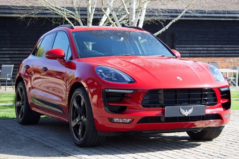 PORSCHE MACAN