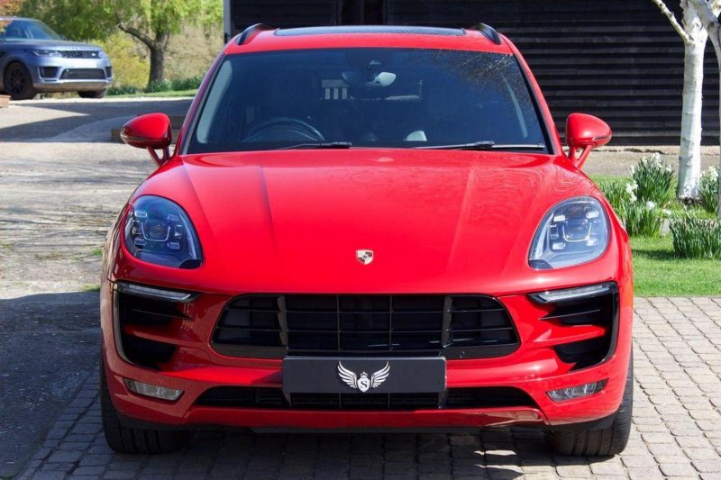 PORSCHE MACAN