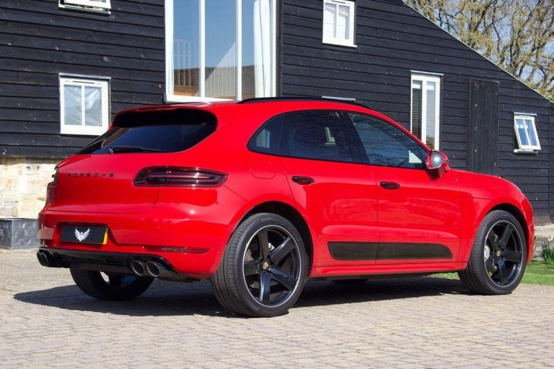 PORSCHE MACAN