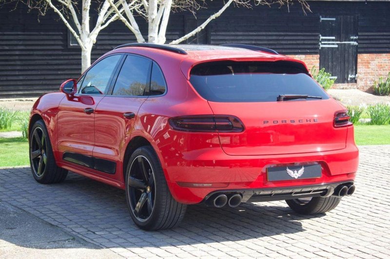 PORSCHE MACAN