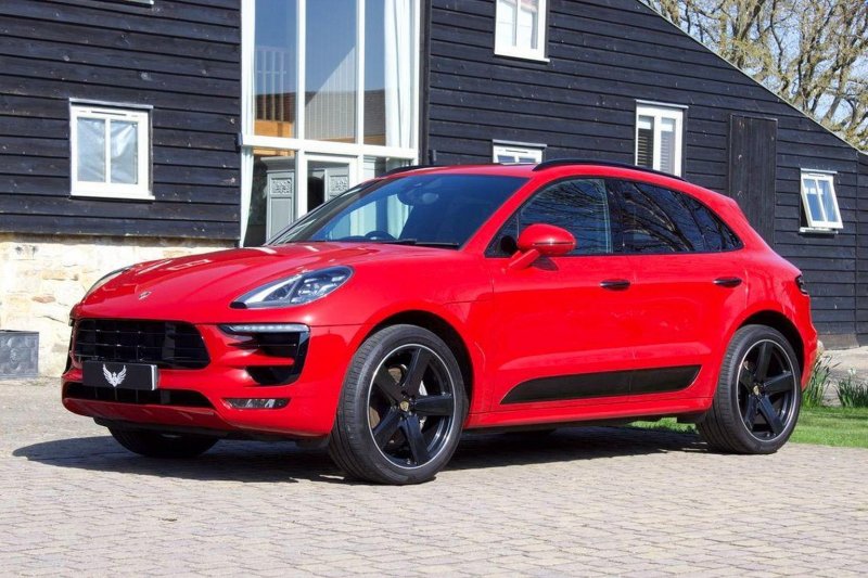 PORSCHE MACAN