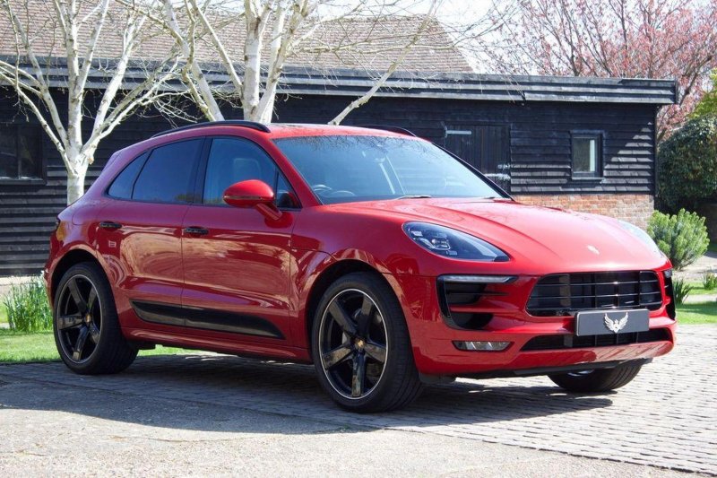 PORSCHE MACAN