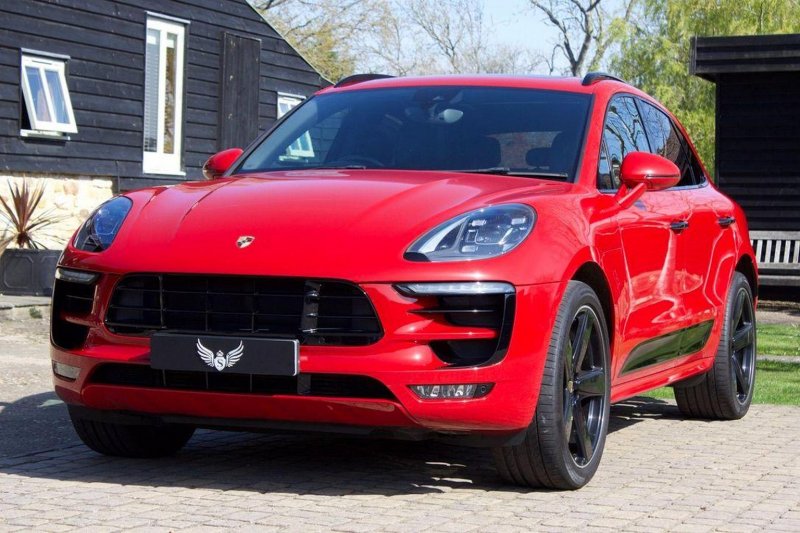 PORSCHE MACAN