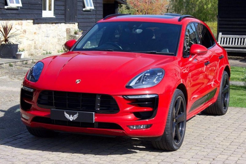 PORSCHE MACAN