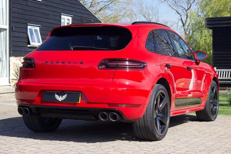 PORSCHE MACAN