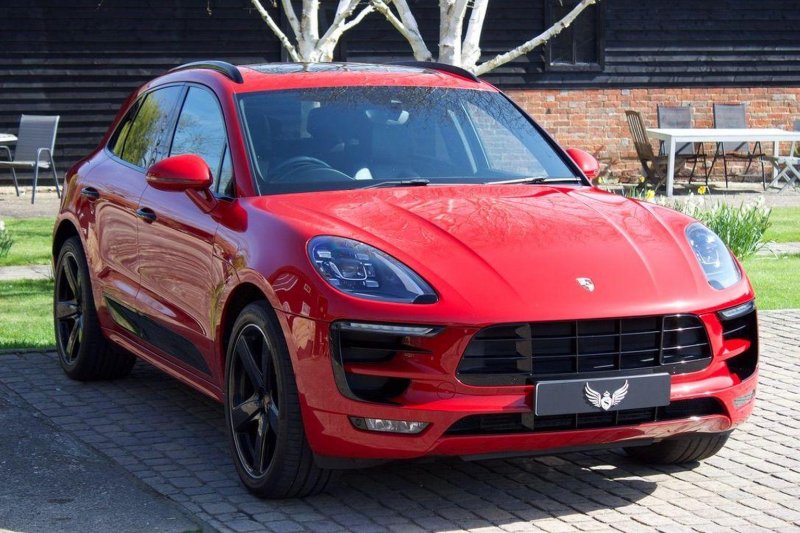 PORSCHE MACAN