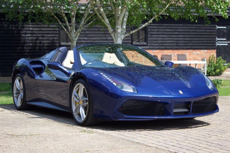 FERRARI 488