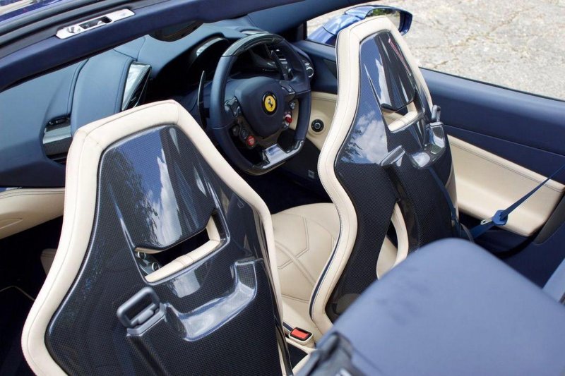 FERRARI 488