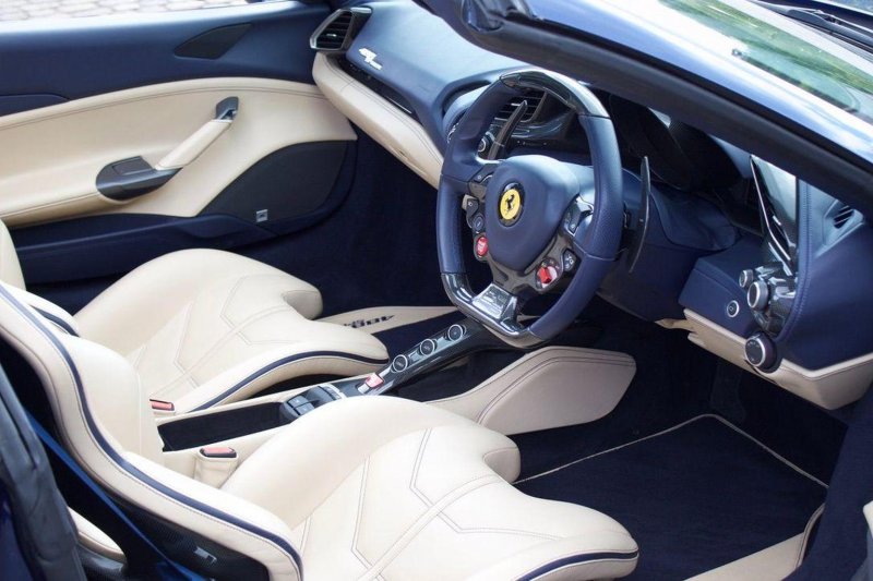 FERRARI 488