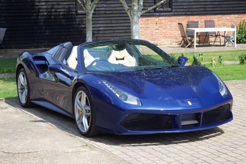 FERRARI 488