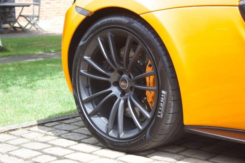 MCLAREN 570S