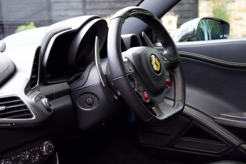 FERRARI 458