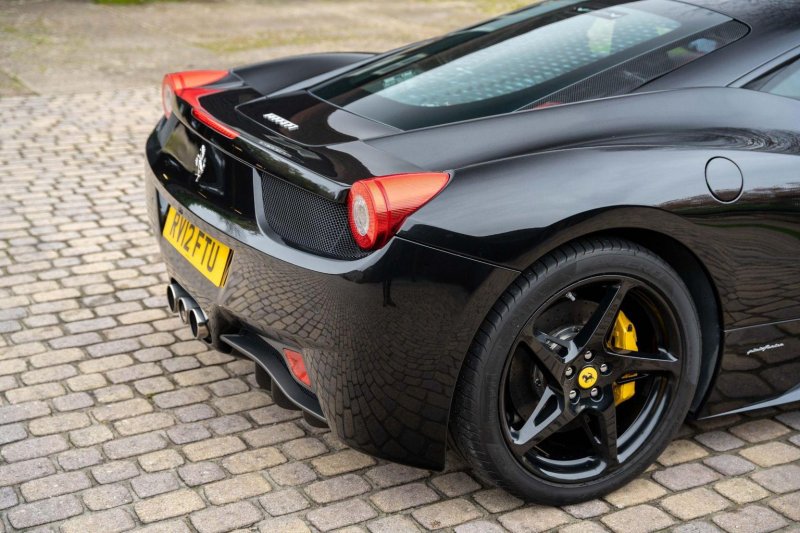 FERRARI 458