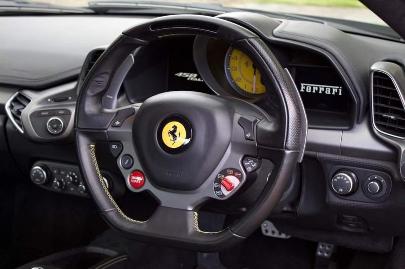 FERRARI 458