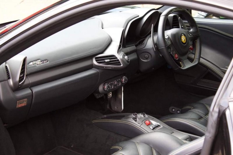 FERRARI 458
