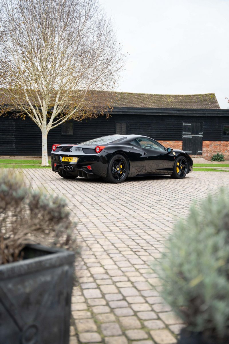 FERRARI 458
