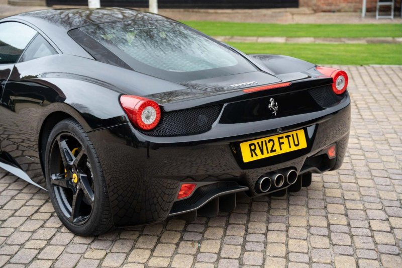 FERRARI 458