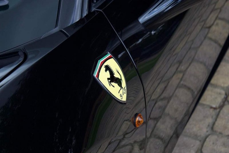 FERRARI 458
