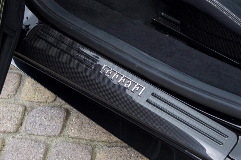 FERRARI 458