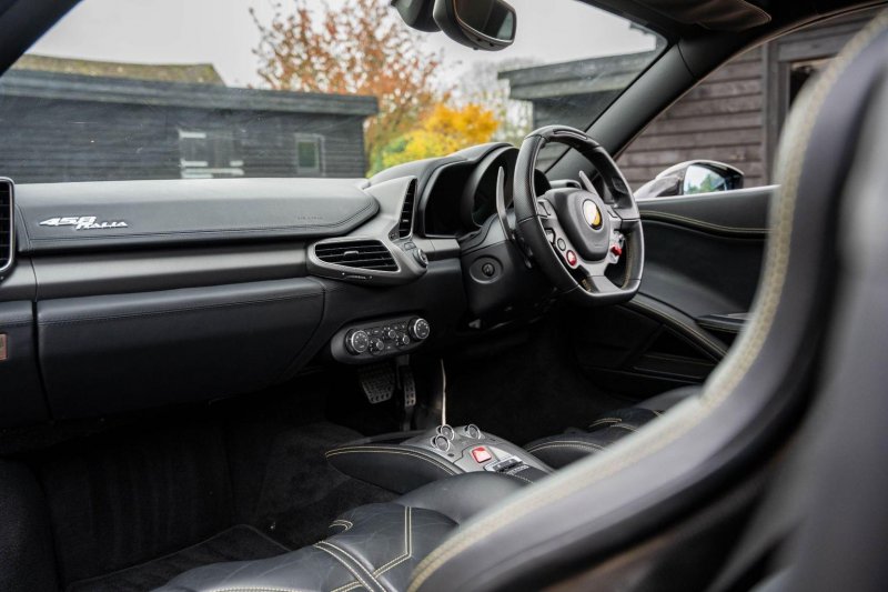 FERRARI 458