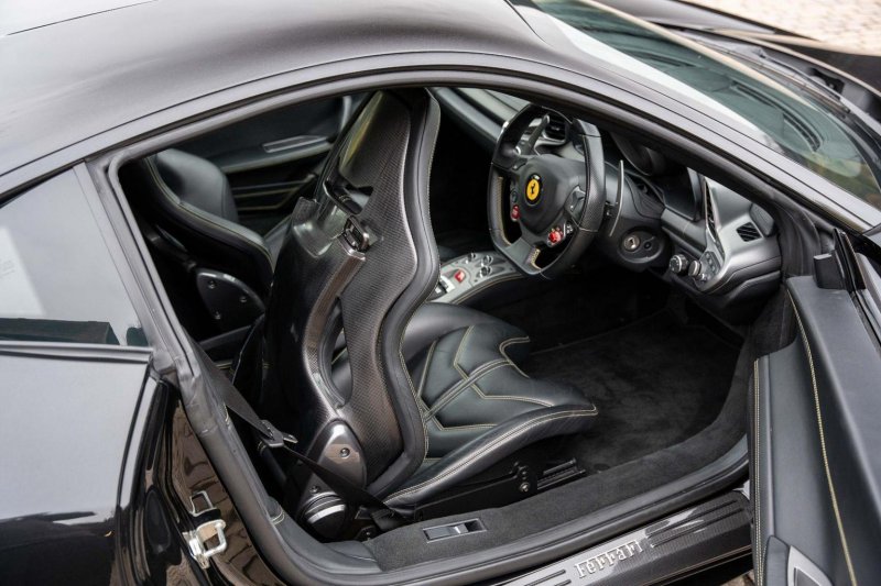 FERRARI 458