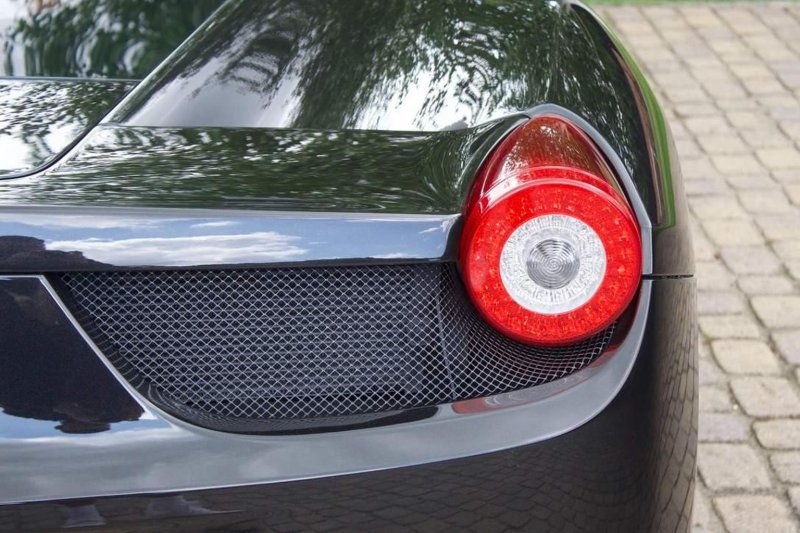 FERRARI 458