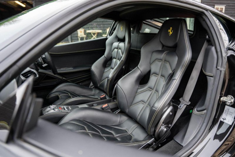 FERRARI 458