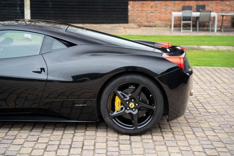 FERRARI 458