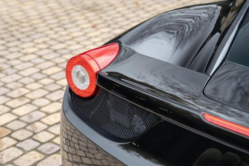 FERRARI 458