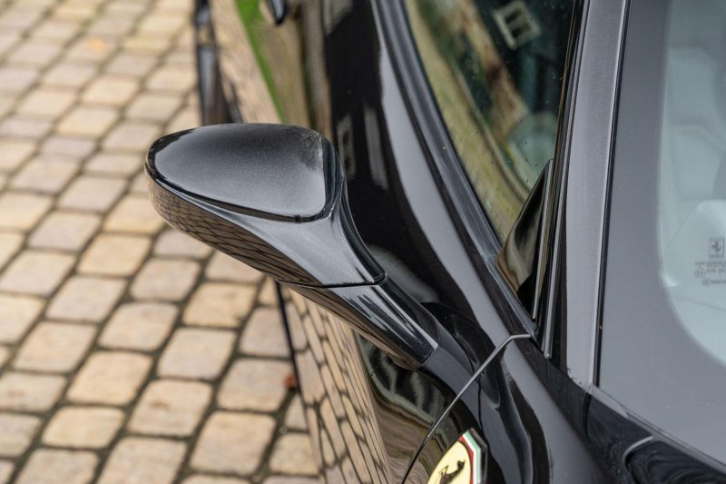 FERRARI 458