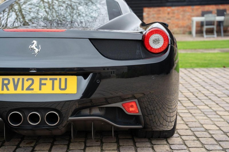 FERRARI 458