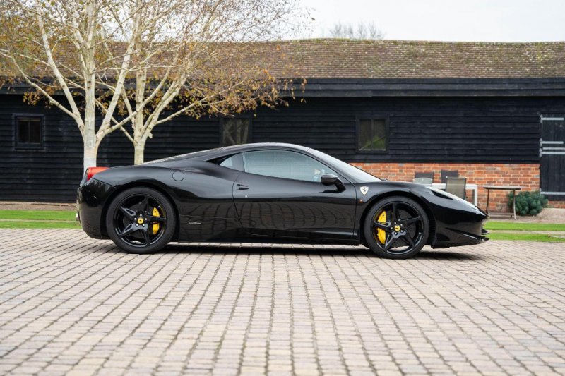 FERRARI 458