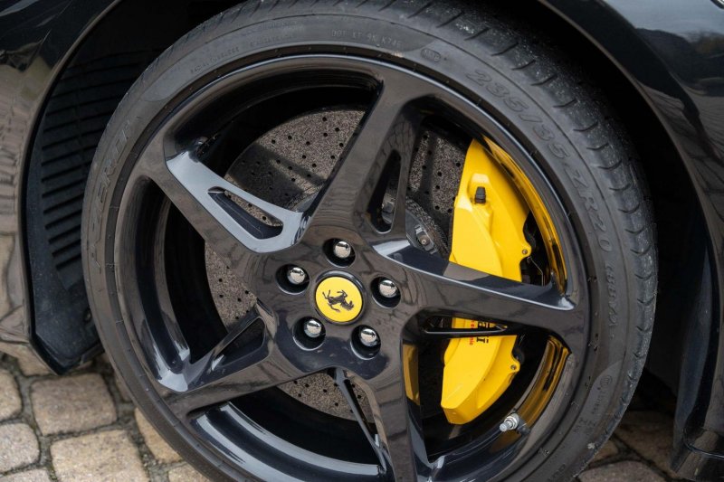 FERRARI 458