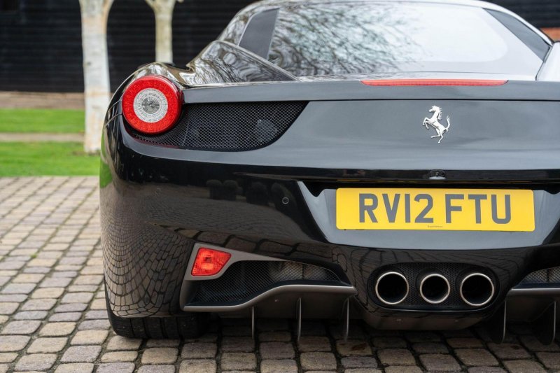 FERRARI 458