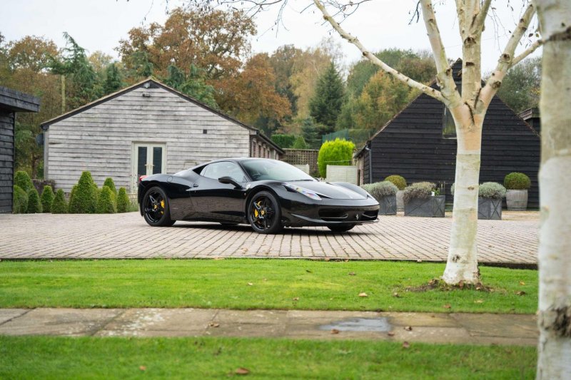 FERRARI 458