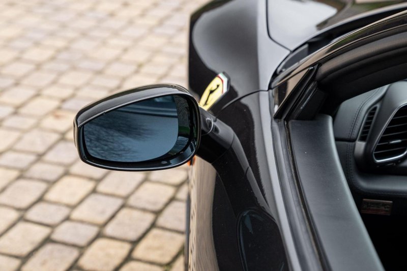 FERRARI 458