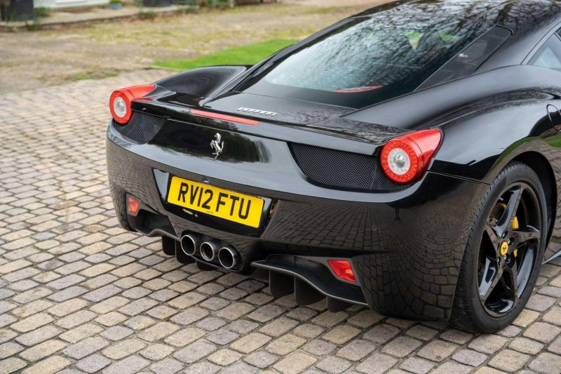 FERRARI 458
