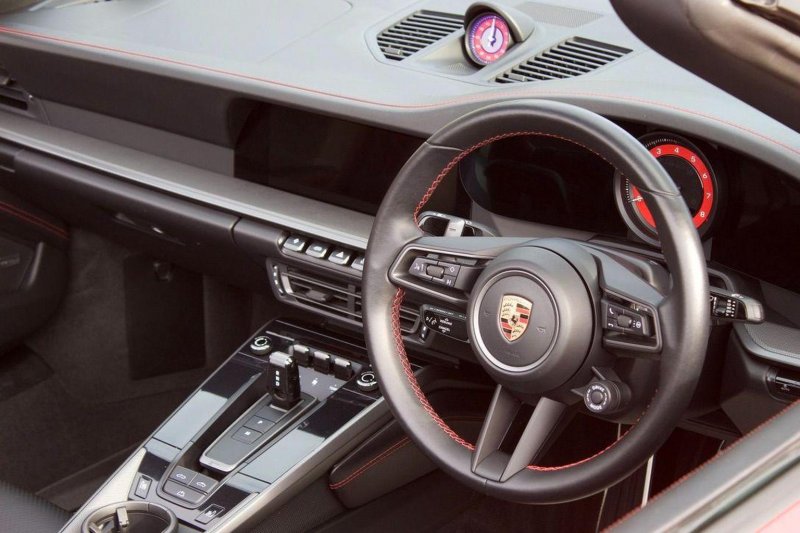 PORSCHE 911
