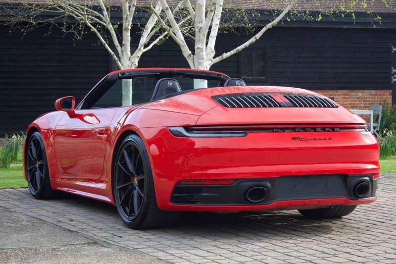 PORSCHE 911
