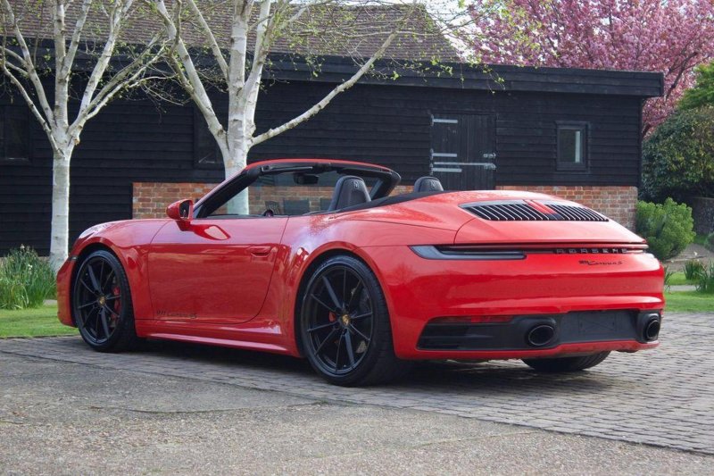 PORSCHE 911