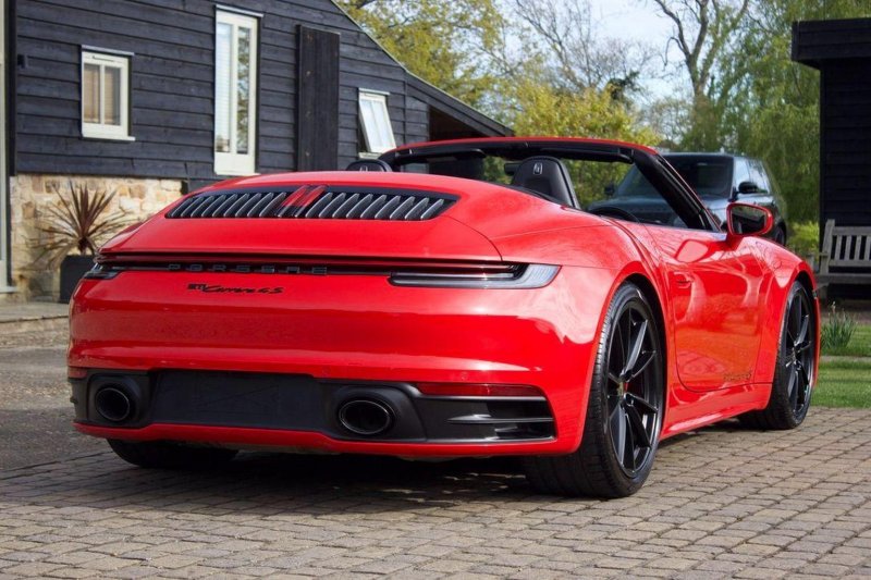 PORSCHE 911